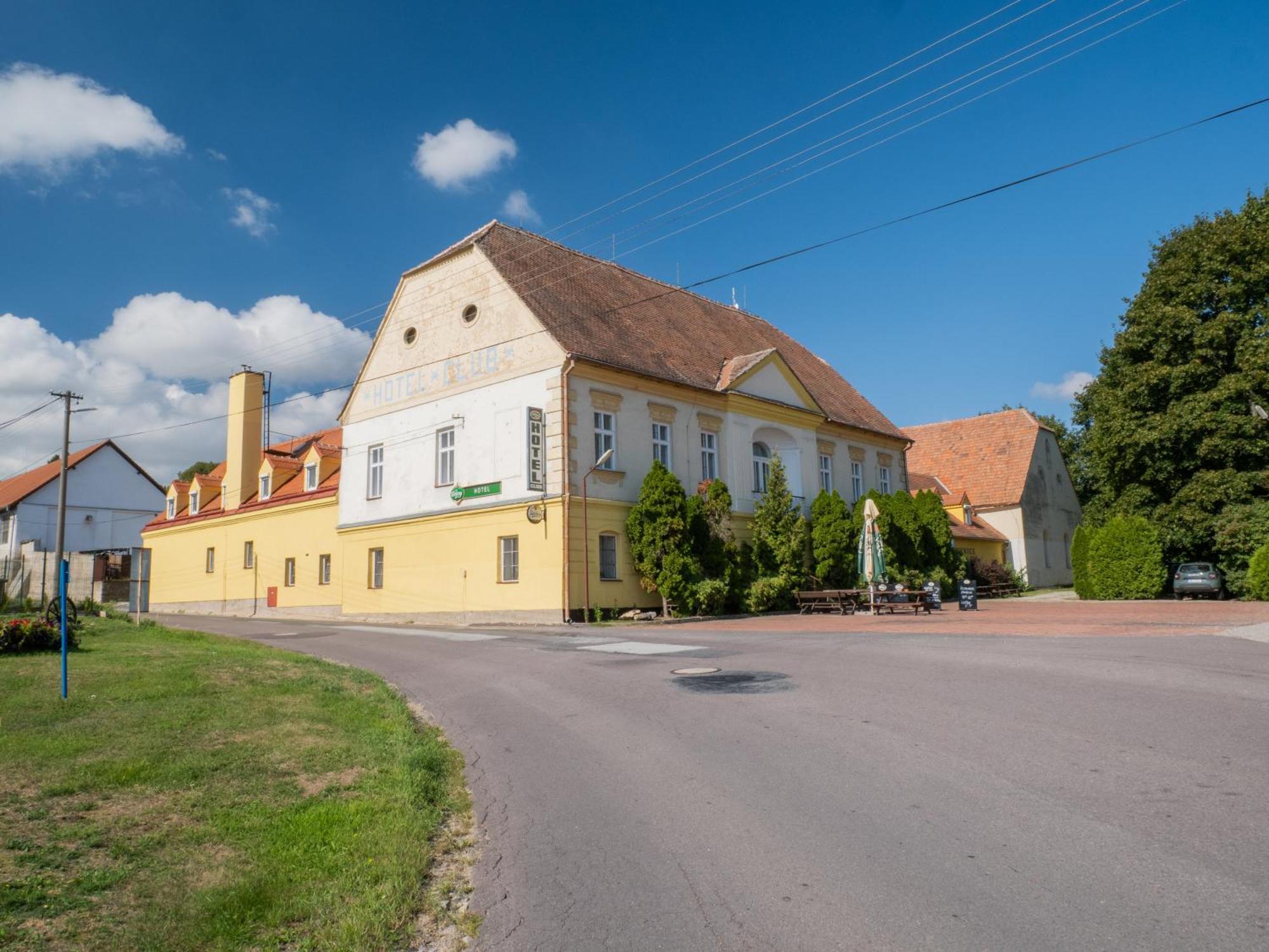 Hotel Club Vranovská Ves Exterior foto